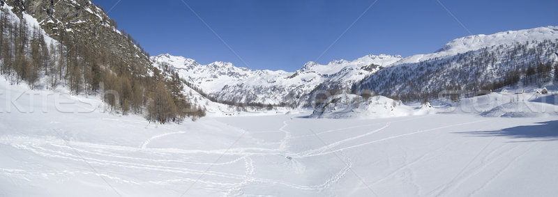 Gelado inverno alpino lago paisagem completo Foto stock © rmarinello