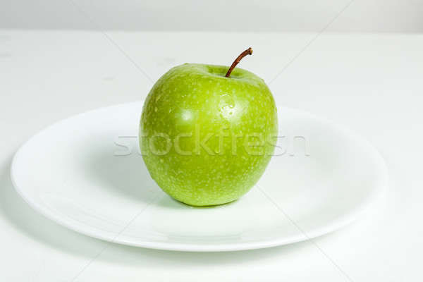 ストックフォト: 緑 · リンゴ · 水滴 · プレート · 白 · 食品