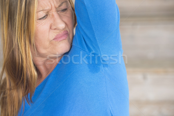 Nő izzadás kar mérges portré érett nő Stock fotó © roboriginal
