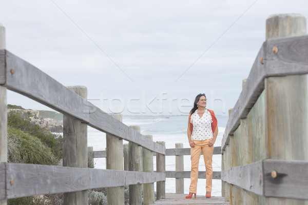 Entspannt reife Frau Strand Porträt anziehend stehen Stock foto © roboriginal