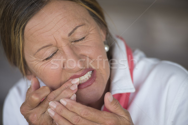 Vrouw kiespijn pijn portret aantrekkelijk rijpe vrouw Stockfoto © roboriginal