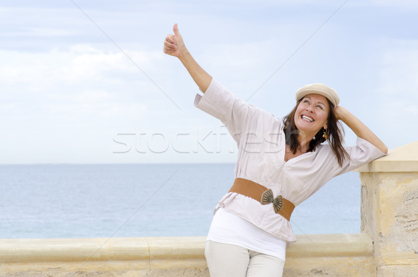 Stockfoto: Positief · aantrekkelijk · senior · vrouw · geïsoleerd · outdoor