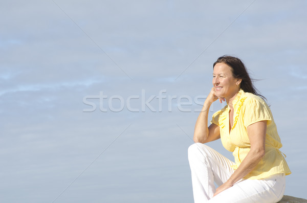Atraente mulher madura ao ar livre retrato olhando Foto stock © roboriginal