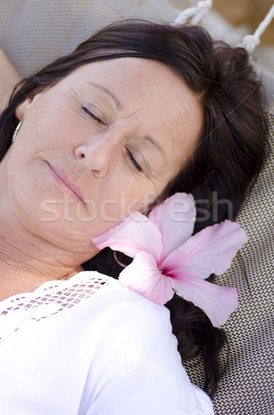 ストックフォト: 肖像 · 美しい · 成熟した女性 · 寝 · 笑みを浮かべて · 幸せ