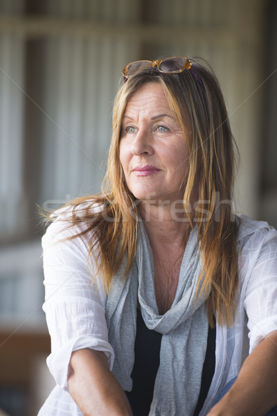 Glücklich schönen reife Frau Porträt anziehend Sitzung Stock foto © roboriginal