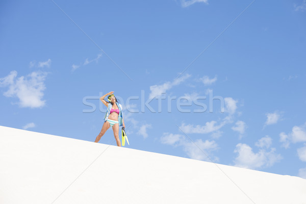 Stockfoto: Geschikt · gezonde · rijpe · vrouw · strandzand · duin · portret