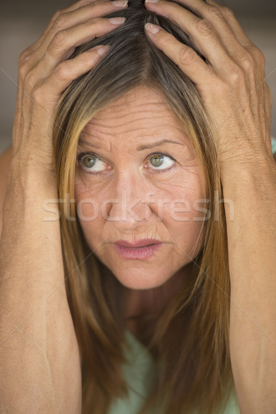 Stock foto: Erschrocken · Frau · Hände · Kopf · Porträt · anziehend