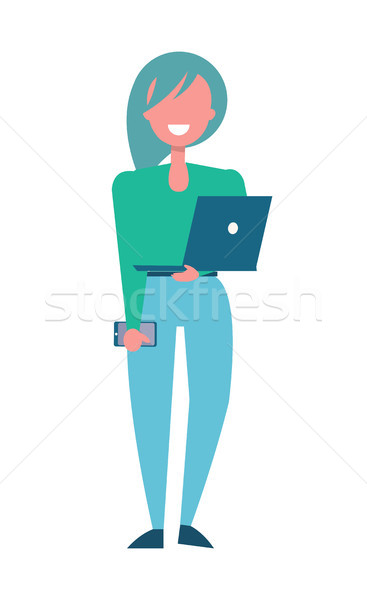 Foto stock: Mulher · bonita · laptop · mãos · verde · blusa · calças