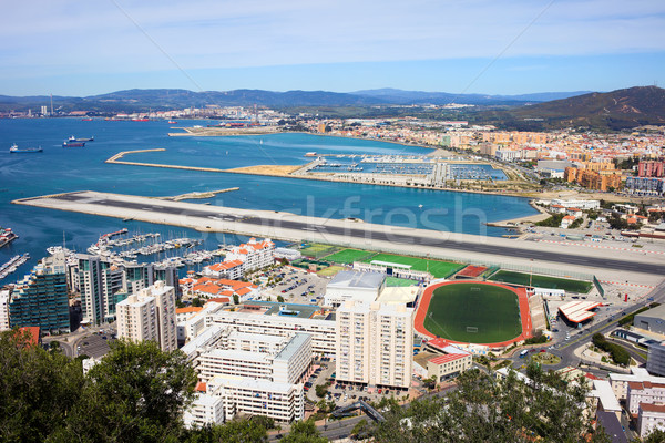 Foto stock: Gibraltar · ciudad · aeropuerto · pista · edificio