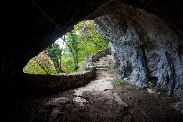 Caverna sair montanha pedra interior escuro Foto stock © rognar