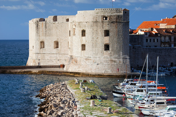 Dubrovnik marina medieval fortificatie intrare mare Imagine de stoc © rognar