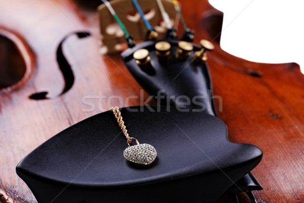 Starych skrzypce klejnot kamieni podbródek drewna Zdjęcia stock © Roka