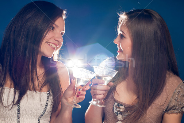 Kettő boldog fiatal nők tart martini lány Stock fotó © rosipro