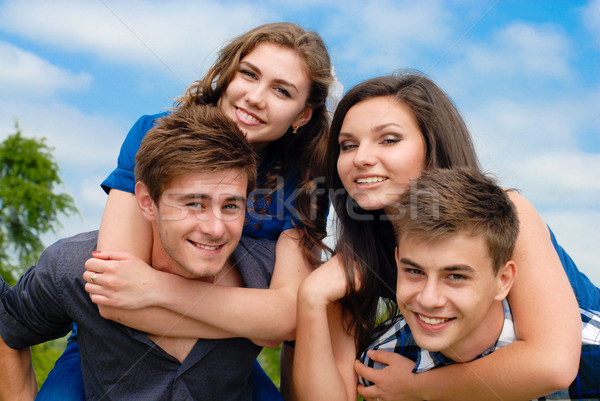 Fericit patru prietenii Blue Sky Imagine de stoc © rosipro