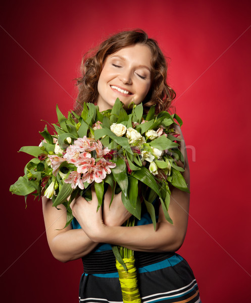 Portrait joli brunette bouquet fleurs [[stock_photo]] © rozbyshaka