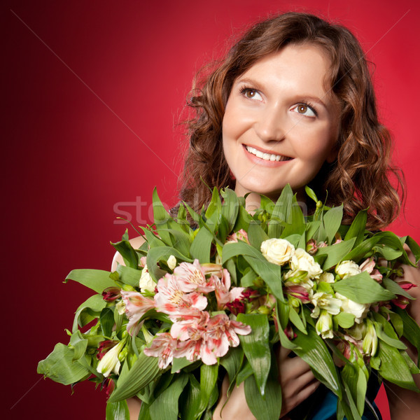 Portrait joli brunette bouquet fleurs [[stock_photo]] © rozbyshaka