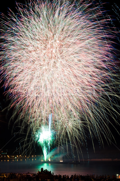 Foto stock: Colorido · fuegos · artificiales · cielo · de · la · noche · colores · fiesta