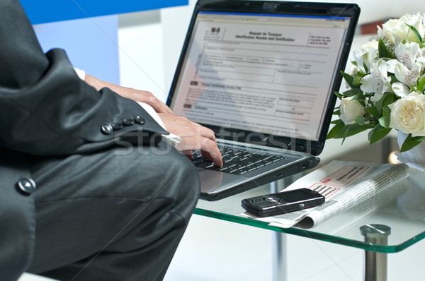 Munkafolyamat vezetőség iroda számítógép kezek telefon Stock fotó © rozbyshaka