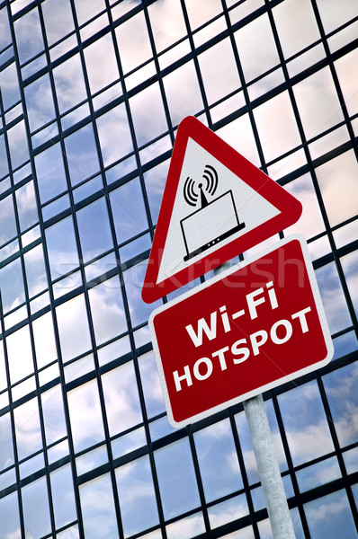 Wifi teken draadloze technologie afbeelding buiten moderne Stockfoto © RTimages