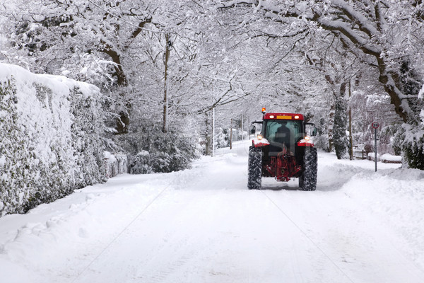 Trator condução para baixo neve coberto estrada Foto stock © RTimages