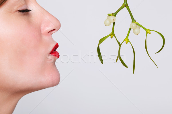 Stock fotó: Csók · fagyöngy · fotó · nő · csukott · szemmel · vörös · rúzs