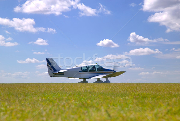 Foto stock: Avião · luz · aeronave · grama