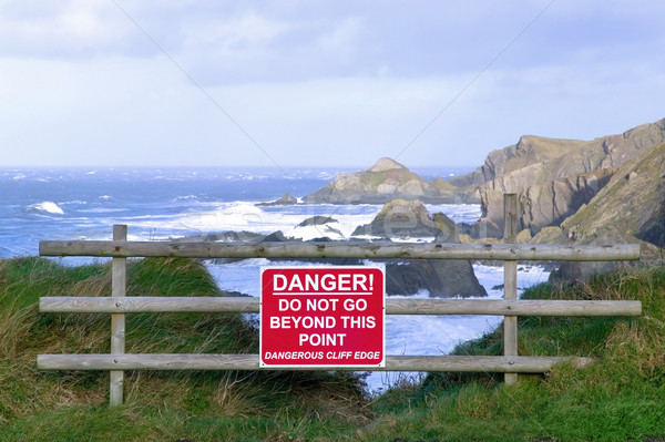Gefährlich Klippe Rand Warnzeichen Natur Wellen Stock foto © RTimages