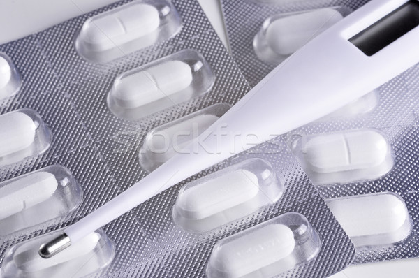 Thermometer Pillen top Tablet medizinischen Apotheke Stock foto © ruigsantos