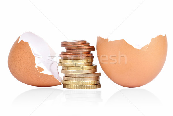 Ovo concha dinheiro quebrado moedas branco Foto stock © ruigsantos