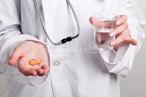 таблетки женщины врач один стороны Сток-фото © ruigsantos