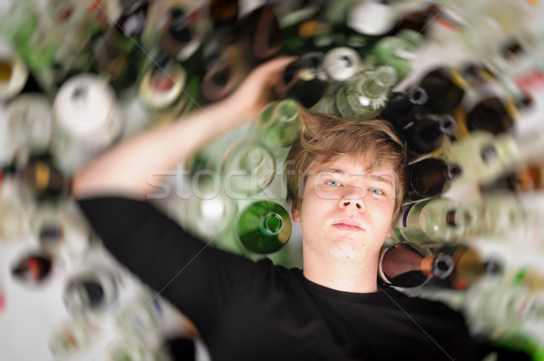 Eenzaam wanhopig portret jonge man verslaving problemen Stockfoto © runzelkorn