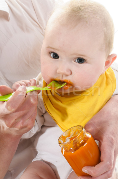 Baby bekommt Brei Stock photo © runzelkorn