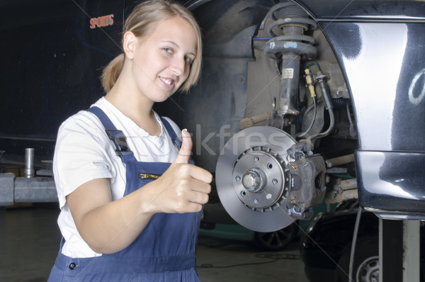 Auto Reparatur Auszubildende zufrieden weiblichen Mechaniker Stock foto © runzelkorn