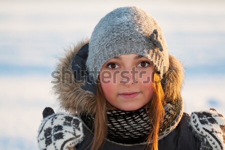 Gyönyörű fiatal lány portré napfény hideg nő Stock fotó © RuslanOmega