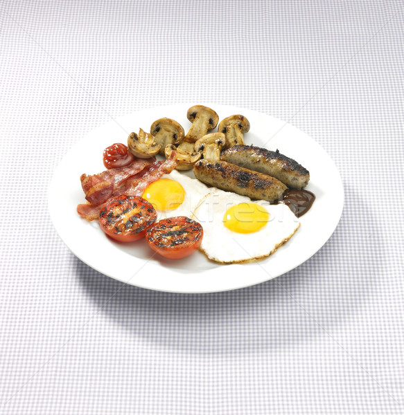 Frühstück voll Englisch serviert weiß Platte Stock foto © russwitherington