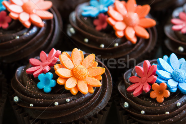 Esküvő minitorták díszített csokoládé cukor virágok Stock fotó © RuthBlack