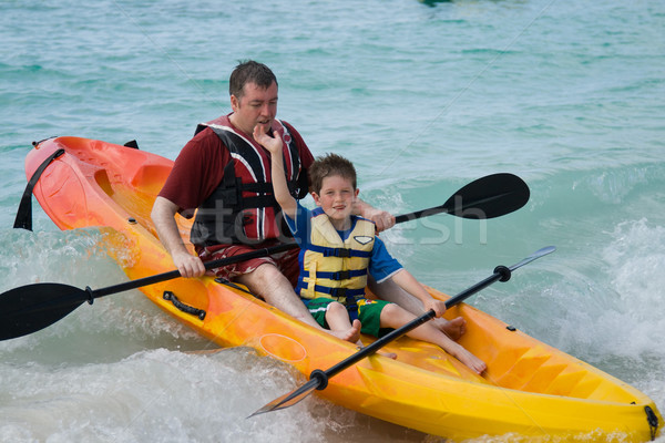 Syn ojca kajakarstwo rodziny dziecko morza sportowe Zdjęcia stock © RuthBlack