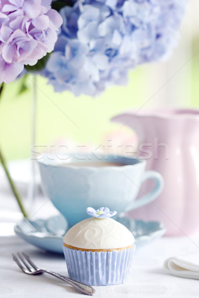 Nachmittagstee serviert Cupcake Blumen Kuchen Stock foto © RuthBlack