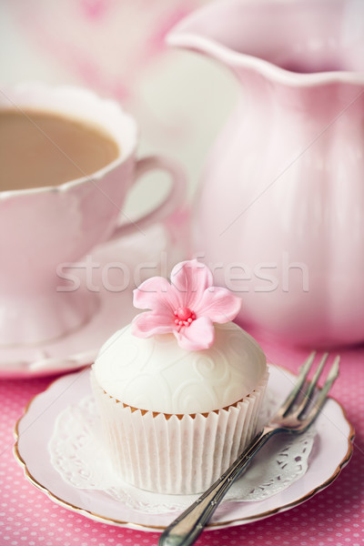 Délutáni tea felszolgált gurmé minitorta villa csésze Stock fotó © RuthBlack