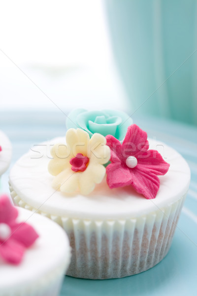 Virág minitorta színes tányér rózsa torta Stock fotó © RuthBlack