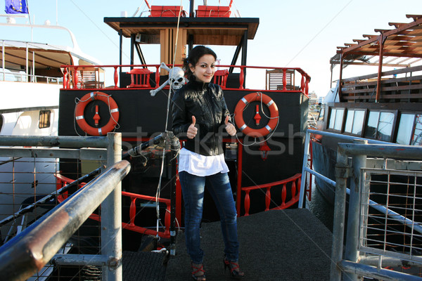Joli fille yacht brunette pirates main Photo stock © ruzanna