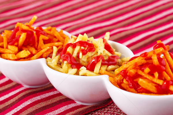 Kartoffelchips rot Sauce isoliert farbenreich Tischdecke Stock foto © ruzanna