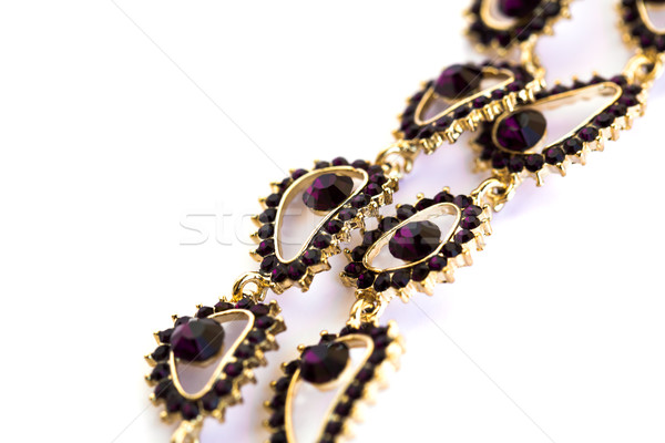 Foto stock: Collar · violeta · piedras · aislado · blanco · fondo