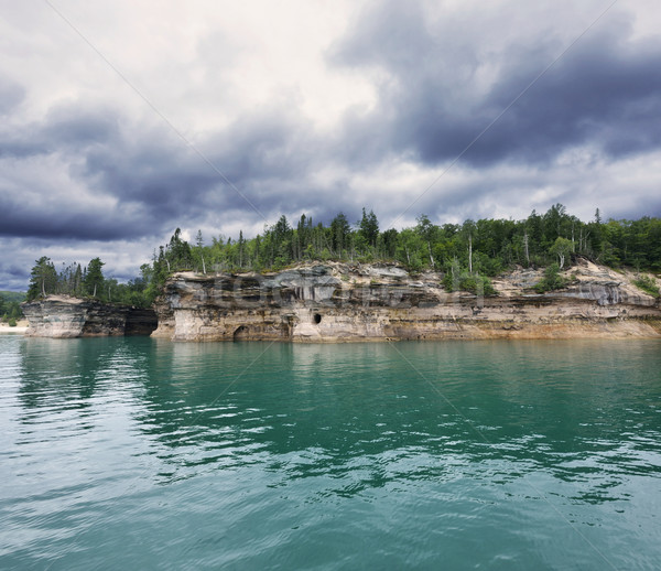 Rocha lago costa Michigan árvore nuvens Foto stock © saddako2