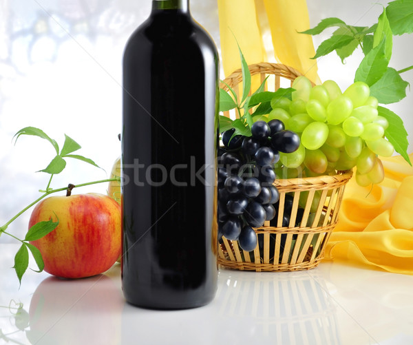 Stock fotó: Bor · vörösbor · üveg · gyümölcsök · buli · gyümölcs