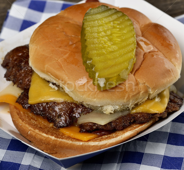 Speck Cheeseburger saftig Papier Essen Stock foto © saddako2