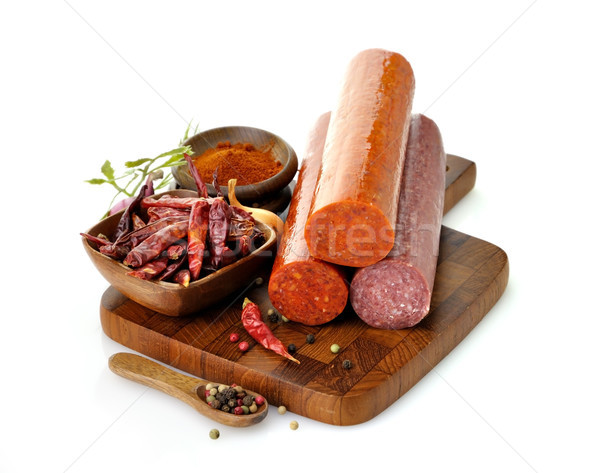 Zdjęcia stock: Pepperoni · salami · przyprawy · deska · do · krojenia · tle · pomarańczowy