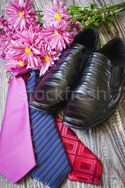 In attesa ospite nero scarpe bouquet fiori Foto d'archivio © saharosa