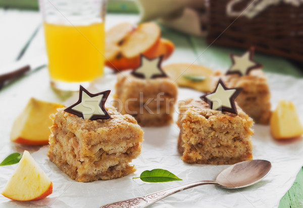 Stücke Apfelkuchen Schokolade Sternen Apfelsaft Pergament Stock foto © saharosa
