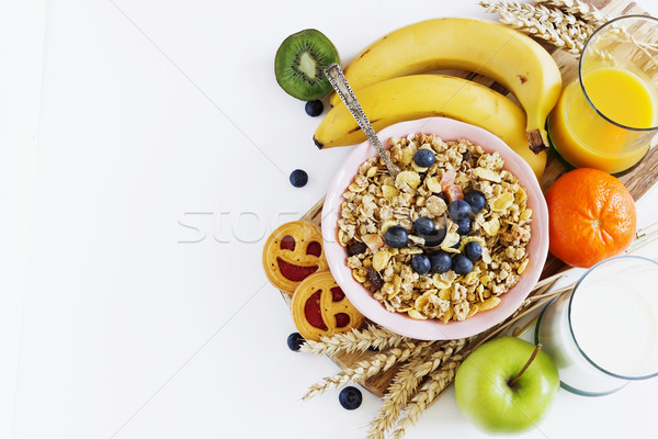 Musli owoców jagody biały zdrowych śniadanie Zdjęcia stock © saharosa